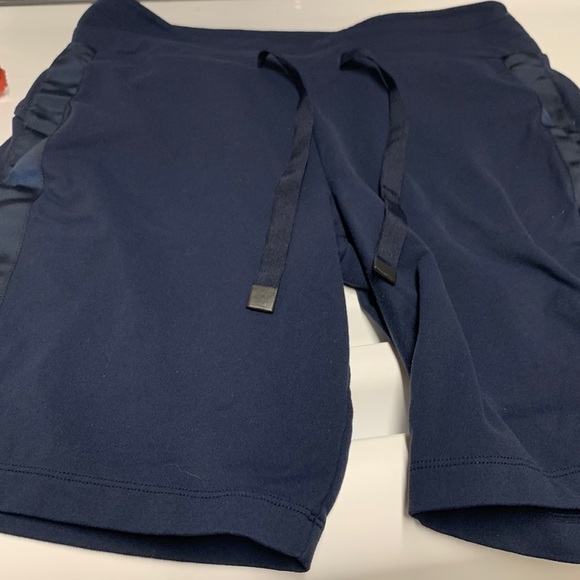 Athleta navy short drawstring waist size small drawstring waist 9” length - Picture 1 of 9